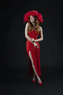 Glamour Model Pose Stampe: In a studio environment