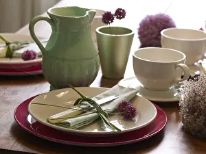 Decorative Table Setting Ideas Stampe: Stylishly presented tableware