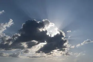 Cloudy Sky Stampe: Sun behind a cloud with rays of light