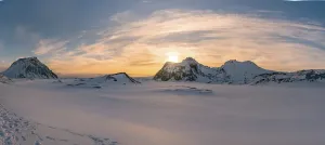 Katla Glacier Stampe: The sun sets behind the rugged