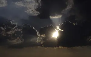 Cloudy Atmosphere Stampe: Sun behind storm clouds