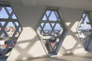 Urban Skyline View Stampe: Sunlight streams through hexagonal windows