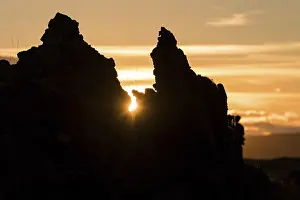 Icelandic Geology Formation Stampe: Sunset, backlight, lava formations