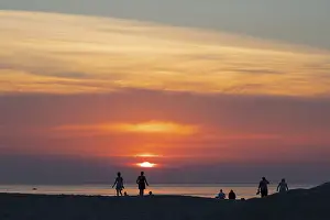 Deserted Beach At Dusk Stampe: Sunset on the beach, Warnemunde