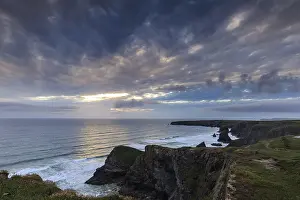 Uninhabited Cliff Line Stampe: Sunset at Bedruthan steps, cornwall