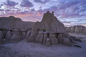 Desert Landscape Photography Tour Stampe: Sunset casts a soft glow over the dramatic