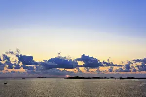 Isles Of Scilly Sunset Stampe: Sunset behind clouds, Archipelago