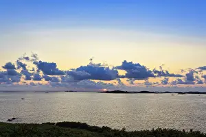 Isles Of Scilly Sunset Stampe: Sunset behind clouds, Archipelago