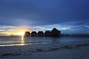 Cloudy Skies At Sundown Stampe: Sunset with clouds on the Kae beach