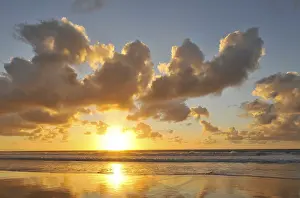 Spanish Coast Scenery Stampe: Sunset and cloudy sky with reflection on the Atlantic