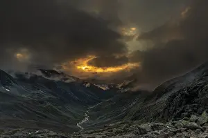 Deserted Creek Scene Stampe: Sunset with dramatic clouds over Windbachtal