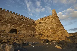 Stampe di Tramonto, luce serale, luce di sfondo, fortezza marittima veneziana, Koules, Morosini, montagne, cielo di bronzo, porto , Heraklion capitale dell'isola di Creta Grecia Heraklion Stampe: Tramonto, luce del tramonto, illuminazione di retroterra.
