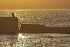 Historic Fortification Building Stampe: Sunset, evening light, backlight
