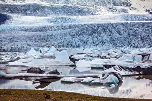 Waterfront Landscape Photo Stampe: Sunset illuminates the glacier