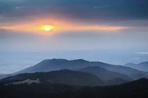 Evening Sun In Europe Stampe: Sunset between layers of clouds