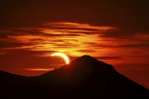 Berchtesgaden Area Landscape Stampe: Sunset in the mountains during a partial solar eclipse