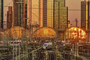 Frankfurt Central Station Stampe: Sunset is reflected in the central station