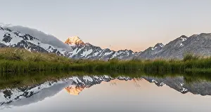 Sealy Tarns Track Stampe: Sunset, Reflection in Mountain Lake