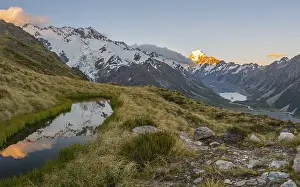 Sealy Tarns Track Stampe: Sunset, Reflection in Mountain Lake