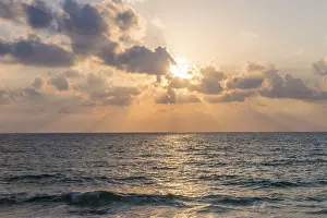 Deserted Evening Sea View Stampe: Sunset over the sea, clouds with sunrays