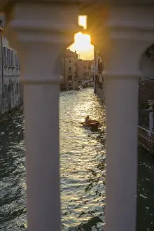 Evening Sun Italy Stampe: Sunset seen through a bridge railing