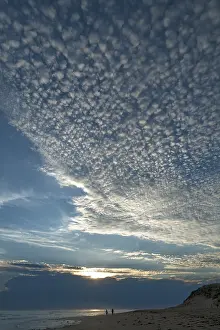 Cirrocumulus Cloud Formation Stampe: Sunset with small cirrocumulus clouds