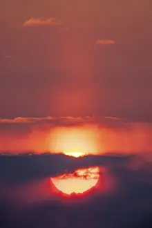 Mellow Lightning Effect Stampe: Sunset, sun behind clouds
