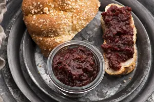Braided Sweet Bread Stampe: Sweet bread (challah) with cherry jam