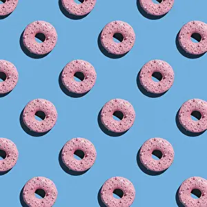 Bakery Goods Photography Stampe: Sweet donuts pattern on a blue background
