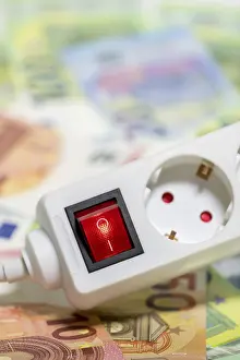 Symbolic Energy Image Stampe: Switchable socket strip, euro banknotes