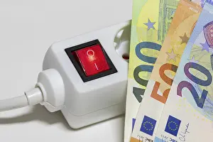 Energy Efficiency Tips Stampe: Switchable socket strip, euro banknotes