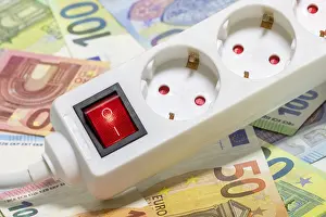 Electricity Costs Stampe: Switchable socket strip, euro banknotes