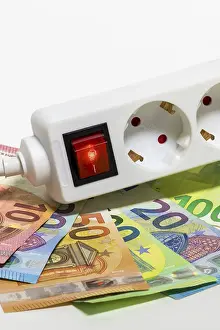 Electricity Costs Stampe: Switchable socket strip, euro banknotes