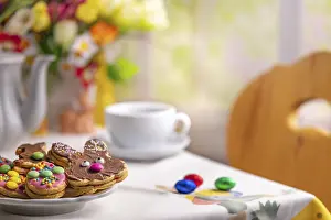 Christian Easter Traditions Stampe: Table with Easter biscuits, coffee and Easter decorations