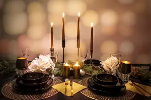 Cozy Table Setting Ideas Stampe: Table setting with romantic candlelight