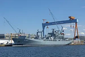 Central Europe Military Affairs Stampe: Task force supply ship class 702
