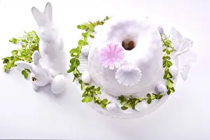 Empty Table Setting Ideas Stampe: Tasty Easter Cake