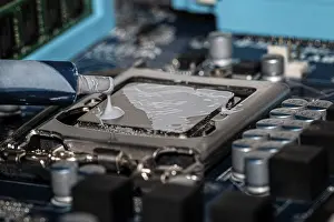 Microchip Technology Stampe: Thermal paste is applied to a processor