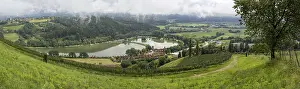 Immagini con data 30 maggio 2024: Thunderclouds vineyard print austria