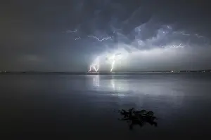 Lake Constance Night Shot Stampe: Thunderstorm with multiple thunderbolts