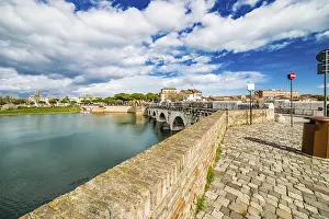Roman Bridge Architecture Stampe: Tiberius Bridge in Rimini, one of the most solid architectural structures built by the Romans