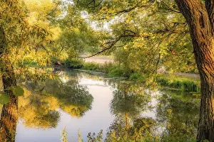 Immagini datate 7 settembre 2024: Autumn landscape reflection print