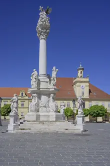 Stampe di Colonna della Trinità nella piazza principale di Tvrđa, Osijek, contea di Osijek-Baranja, Croazia Colonna della Trinità nella piazza principale di Tvr?a, Osijek, contea di Osijek-Baranja, Croazia Osijek Stampe: Colonna della Trinità sulla piazza principale di Tvrđa.