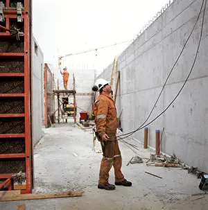 Protective Clothing Stampe: Unfinished constructions construction work - setting up a wall