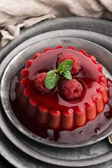 Fruit Desserts Recipes Stampe: Vanilla pudding with raspberry and raspberry sauce