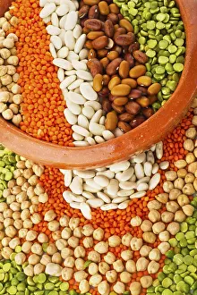 Food Photography Tableware Stampe: Various legumes in a pattern as background