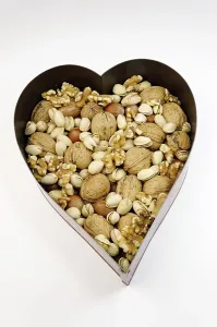 Studio Shot Of Nuts Stampe: Various nuts, walnuts, hazelnuts