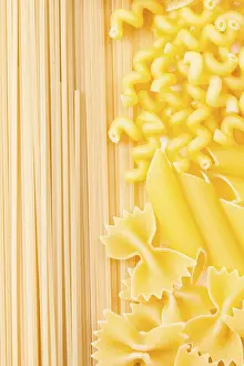 Appetizing Meal Ideas Stampe: Various pasta types as a background on the table