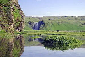 Northern Europe Waterfalls Stampe: Vertically falling waterfall reflected in the water