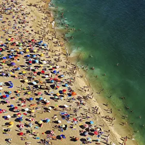 Atlantic Coast Scenery Stampe: View from above of anonymous crowd